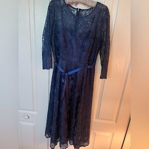ALEX EVENINGS dress. Size 6, worn once. Navy blue.